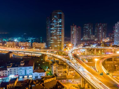 Qingdao kentsel mimarisinin havadan çekilmiş fotoğrafı.