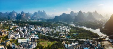 Lijiang Nehri 'nin güzel manzarasının hava fotoğrafçılığı 