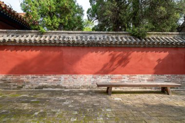 Çin klasik sarayının kırmızı bahçe duvarı