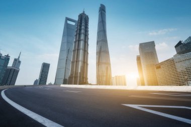 Yollar ve kentsel modern mimari ofis binaları