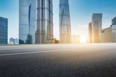 Yollar ve kentsel modern mimari ofis binaları