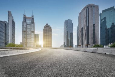Yollar ve kentsel modern mimari ofis binaları