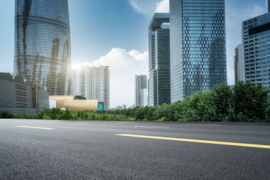 Yollar ve kentsel modern mimari ofis binaları