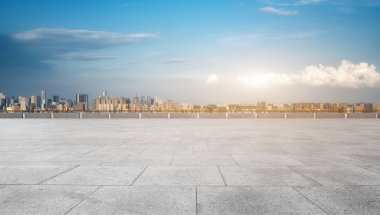 Boş zemin ve şehrin silueti Hangzhou, Çin 'deki binalarla dolu..