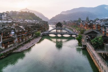Fenghuang antik şehrinin güzel manzarası