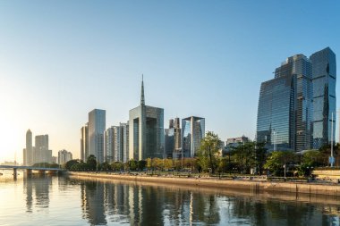 Guangzhou, Çin 'deki kentsel mimari manzaranın silüeti 