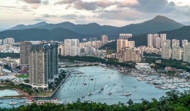 Sanya kıyı şeridi mimari manzarasının hava fotoğrafçılığı