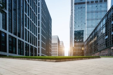 Şehir meydanı ve modern yüksek binalar, Jinan CBD, Çin.