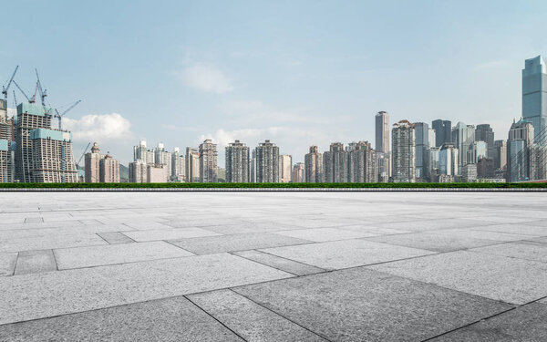 Городская дорожная площадка и современный архитектурный ландшафт