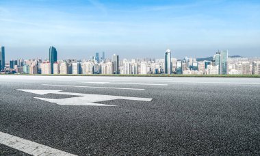 Kentsel yol ve modern mimari peyzaj