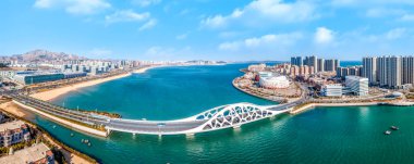 Qingdao, Çin 'in güzel sahil şeridinin hava fotoğrafları.