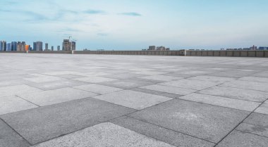 Modern Çin kentinin yolları ve mimari manzarası