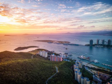 Sanya 'nın güzel sahil şeridinin hava fotoğrafları.