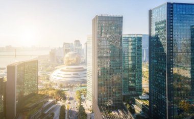 Hangzhou şehir manzarası ve modern mimarın hava fotoğrafçılığı