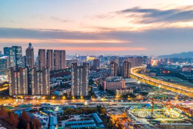 Hangzhou, Çin'in panoramik gece görünümü