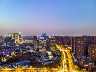 Hangzhou, Çin'in panoramik gece görünümü