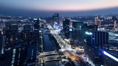 Ningbo Finans Bölgesi 'nin gece görüşü