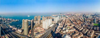 Modern kentsel mimarinin ufuk çizgisinin hava fotoğrafçılığı 