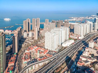 Qingdao 'daki mimari manzaranın gökyüzü fotoğrafı.