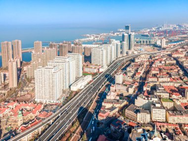 Qingdao 'daki mimari manzaranın gökyüzü fotoğrafı.