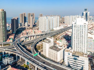 Qingdao 'daki mimari manzaranın gökyüzü fotoğrafı.