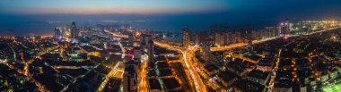 Qingdao, Chin 'in gece görüşünün hava fotoğrafları.