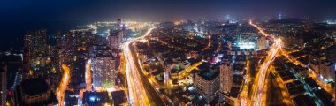 Qingdao, Chin 'in gece görüşünün hava fotoğrafları.