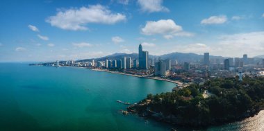Yantai şehrinin mimari manzarasının hava fotoğrafçılığı