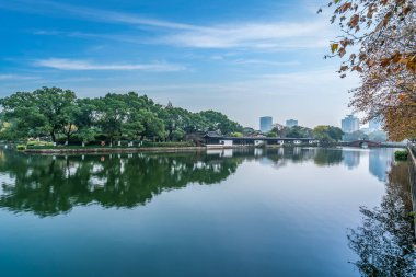Ningbo Yuehu Parkı 'ndaki Klasik Mimarlık Bahçesi