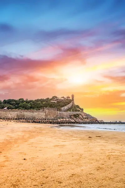 Stock image Penglai Pavilion, a famous sea mountain in Yantai, China