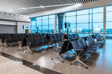 Havaalanı terminalinin iç görünümü