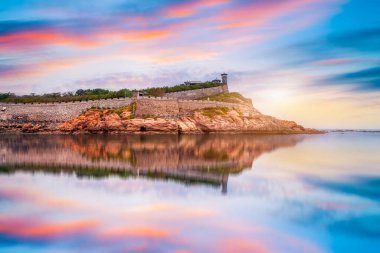 Penglai Pavilion, a famous sea mountain in Yantai, China clipart