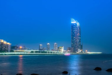 Xiamen şehri mimari gece manzarası