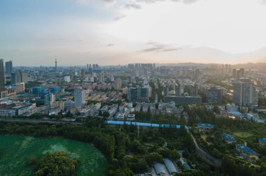 Nanjing Xuanwu Gölü Şehir Mimarisi Gökyüzünün Hava Fotoğrafı