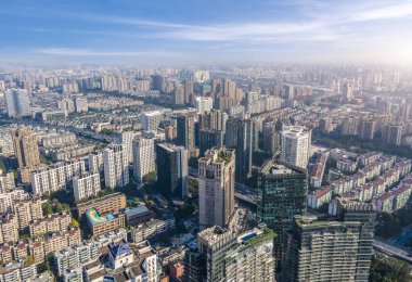 Hangzhou şehir mimarisinin hava fotoğrafçılığı gökyüzü