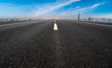 Yol ve şehir binaları