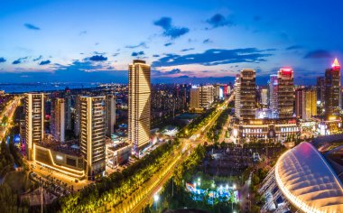 Nantong Finans Merkezi 'nin gece görüşünün hava fotoğrafları.