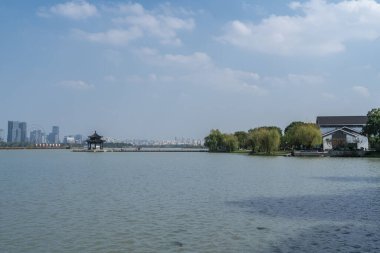 Jinji Gölü 'nün mimari manzarası, Suzhou, Çin