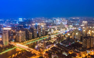 Tianjin şehir binasının gökyüzü gece görüşü