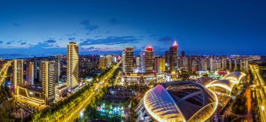 Nantong Finans Merkezi 'nin gece görüşünün hava fotoğrafları.