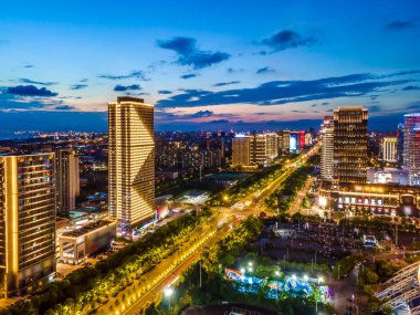 Nantong Finans Merkezi 'nin gece görüşünün hava fotoğrafları.
