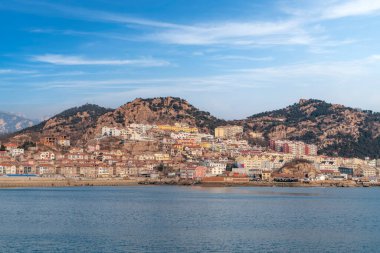 Qingdao şehri sahil manzaralı sokak manzaralı.
