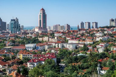 Qingdao 'nun mimari manzarasının hava fotoğrafçılığı.