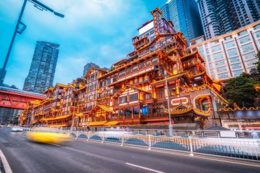 Chongqing Hongyadong Sokağı gece görüşü