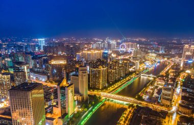 Tianjin şehir binasının gökyüzü gece görüşü