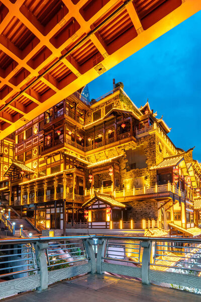 Ночной вид на улицу Чунцин Цзядун