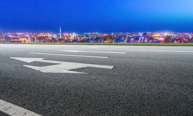 Yol ve şehir binaları