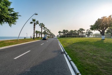 Merkez ticaret bölgesi, yollar ve gökdelenler, Xiamen, Çin.