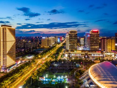 Nantong Finans Merkezi 'nin gece görüşünün hava fotoğrafları.