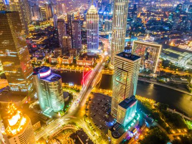 Tianjin şehir binasının gökyüzü gece görüşü